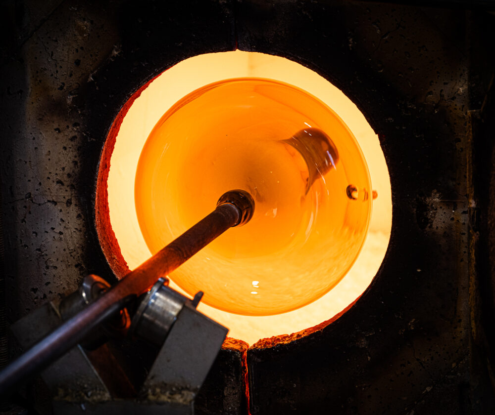 Glory hole Réchauffe du verre au gloy hole pour pouvoir le façonner à nouveau.