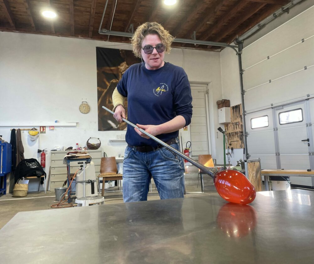 Atelier soufflage du verre Marbre et verre à chaud.
