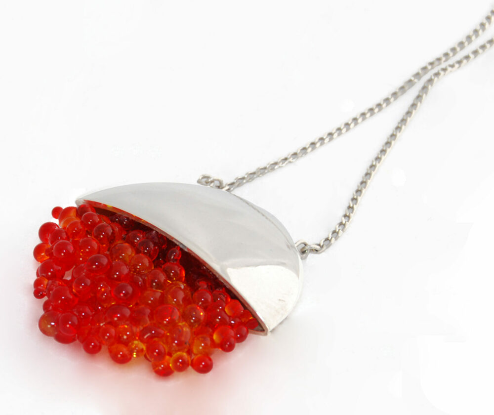 Bague en argent et verre filé chalumeau.