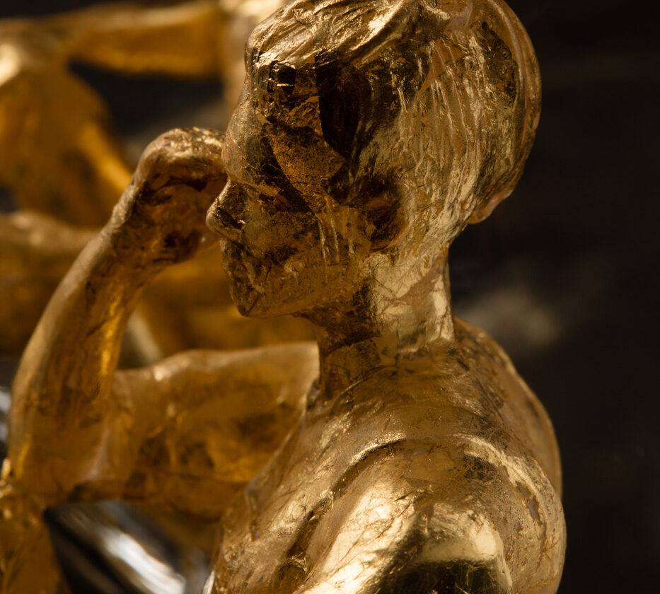 Pâte de verre dorée à l'or fin, verre soufflé, assemblage à chaud.